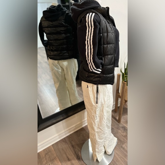 Mountain Hardwear - Picture 2 of 10